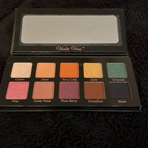 Violet Voss Essentials Eye Shadow palette 
Multi color palette 
Never used